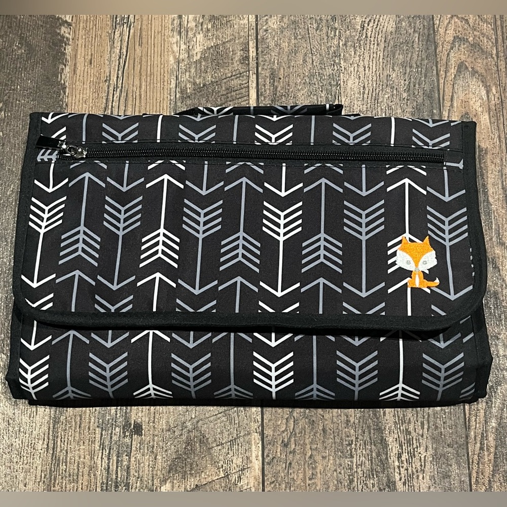 Carters Black Arrow Fox Baby‎ Mini Diaper Mat & Bag On The Go Padded Headrest.